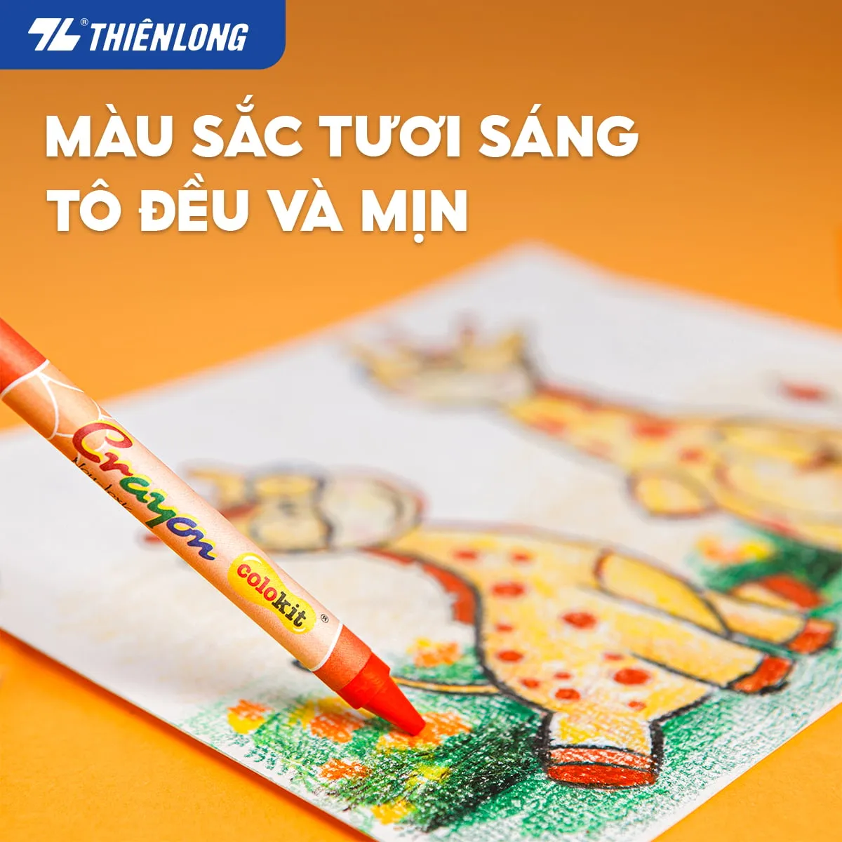 Bút sáp 24 màu colokit cr-c09 đang tô màu tươi sáng, mịn màng trên bức tranh vẽ chú hươu cao cổ.
