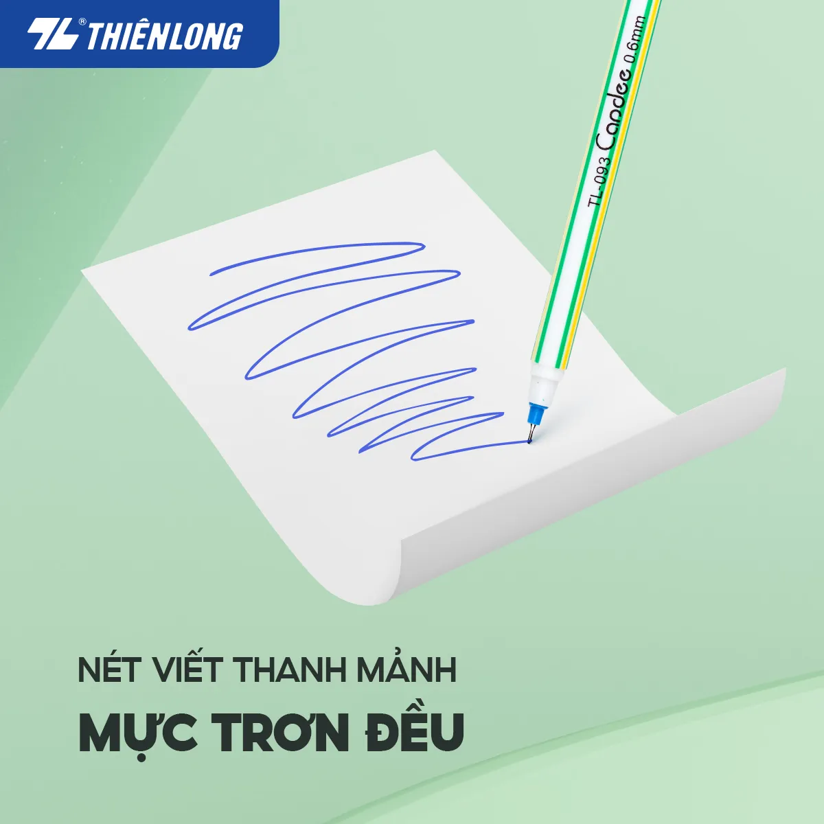 Bút bi Thiên Long TL-093 nét viết thanh mảnh, mực ra đều trên giấy cùng logo thương hiệu Thiên Long phía trên.