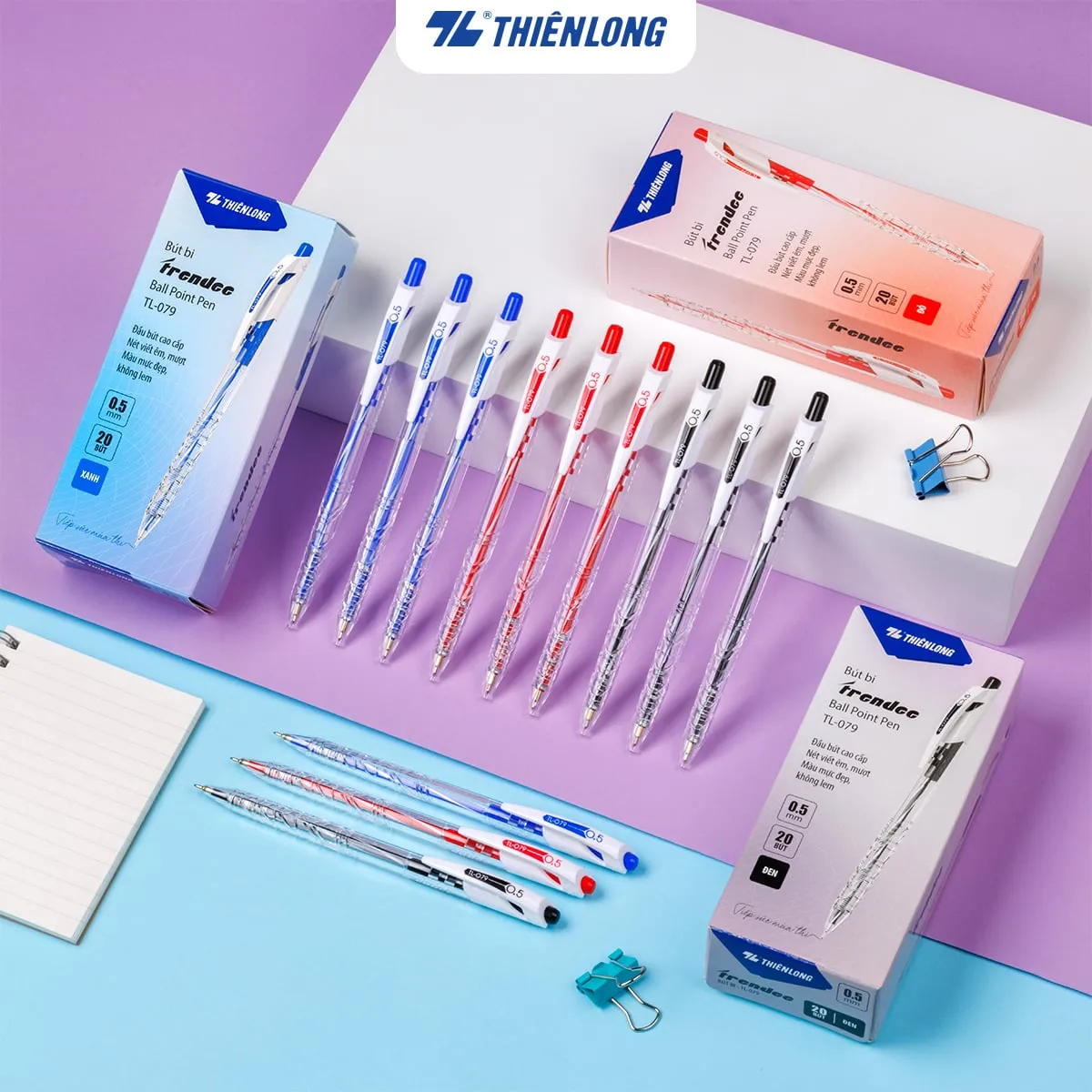 Bút bi thiên long TL-079 ngòi 0.5mm với các màu mực xanh, đỏ, đen được sắp xếp cùng hộp đựng chuyên nghiệp.