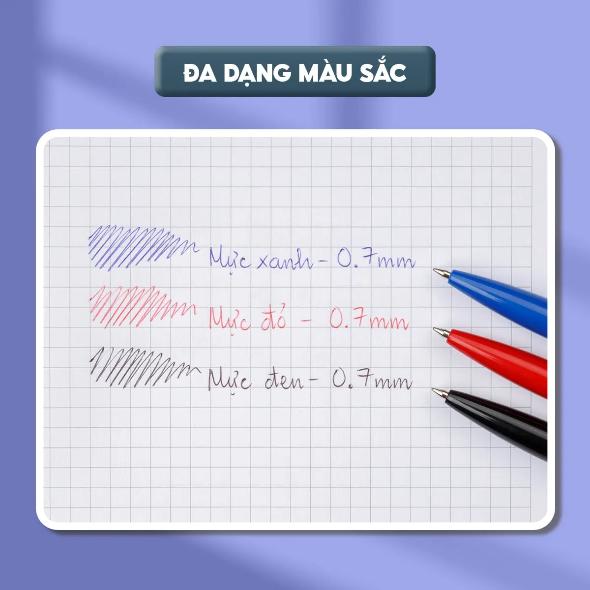 Các màu mực xanh, đỏ, đen của bút bi Flexoffice nét 0.7mm được viết thử trên giấy kẻ ô.