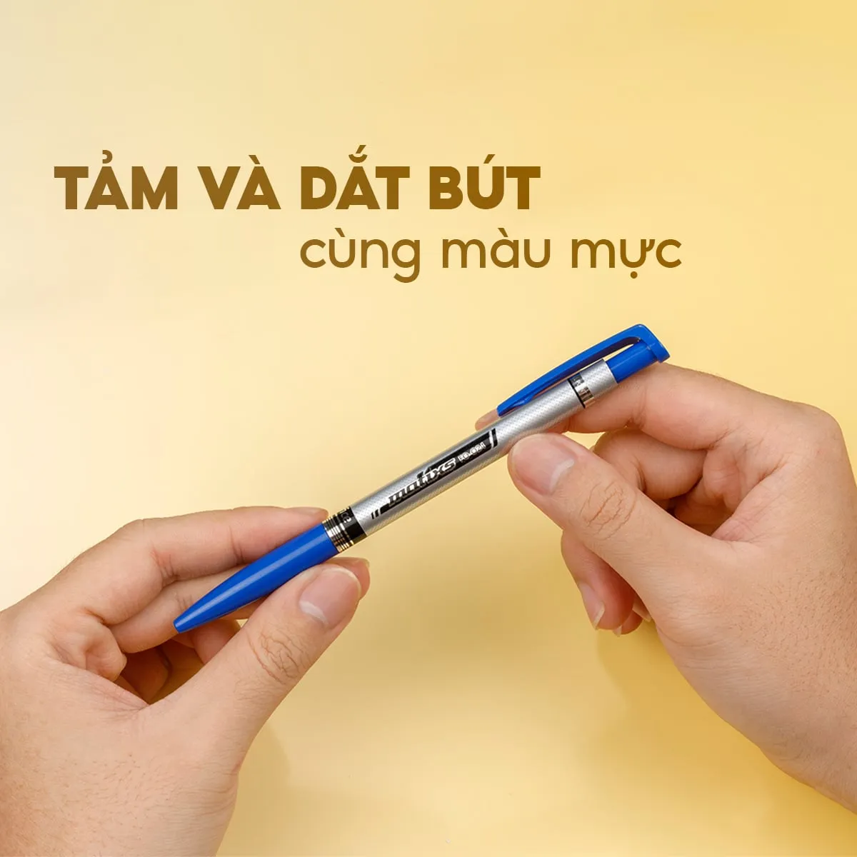 Bút bi FlexOffice có phần tảm và dắt bút cùng màu mực xanh nổi bật trên nền vàng nhạt