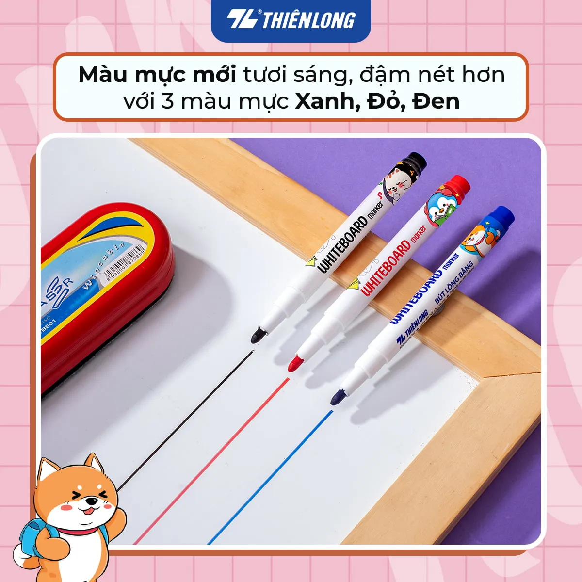 Bộ ba bút lông bảng Thiên Long với mực màu xanh, đỏ, đen tươi sáng đang vẽ đường kẻ trên bảng trắng.