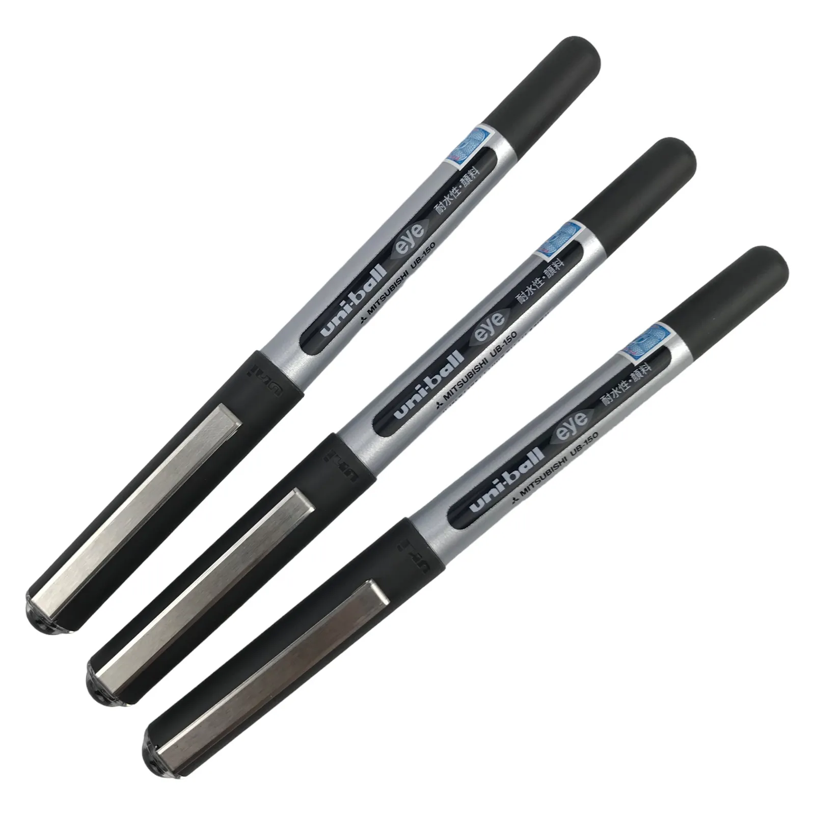 Bộ ba bút lông kim uni eye UB-150 thân bạc nắp đen đặt chéo nhau trên nền trắng