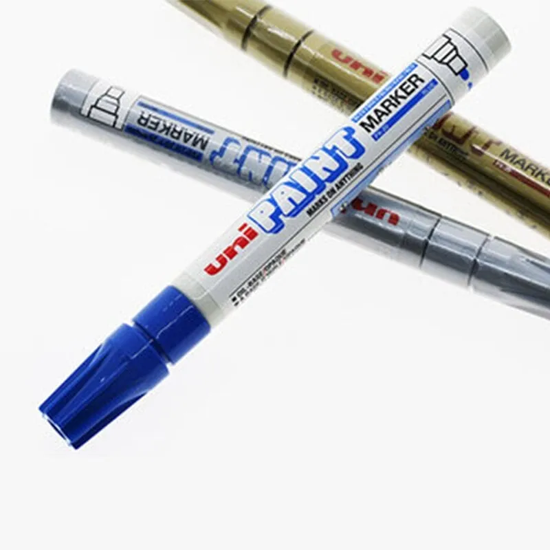 Các loại bút sơn uni PX-20 nhiều màu sắc với ngòi nét 2.2-2.8mm đặt trên nền trắng