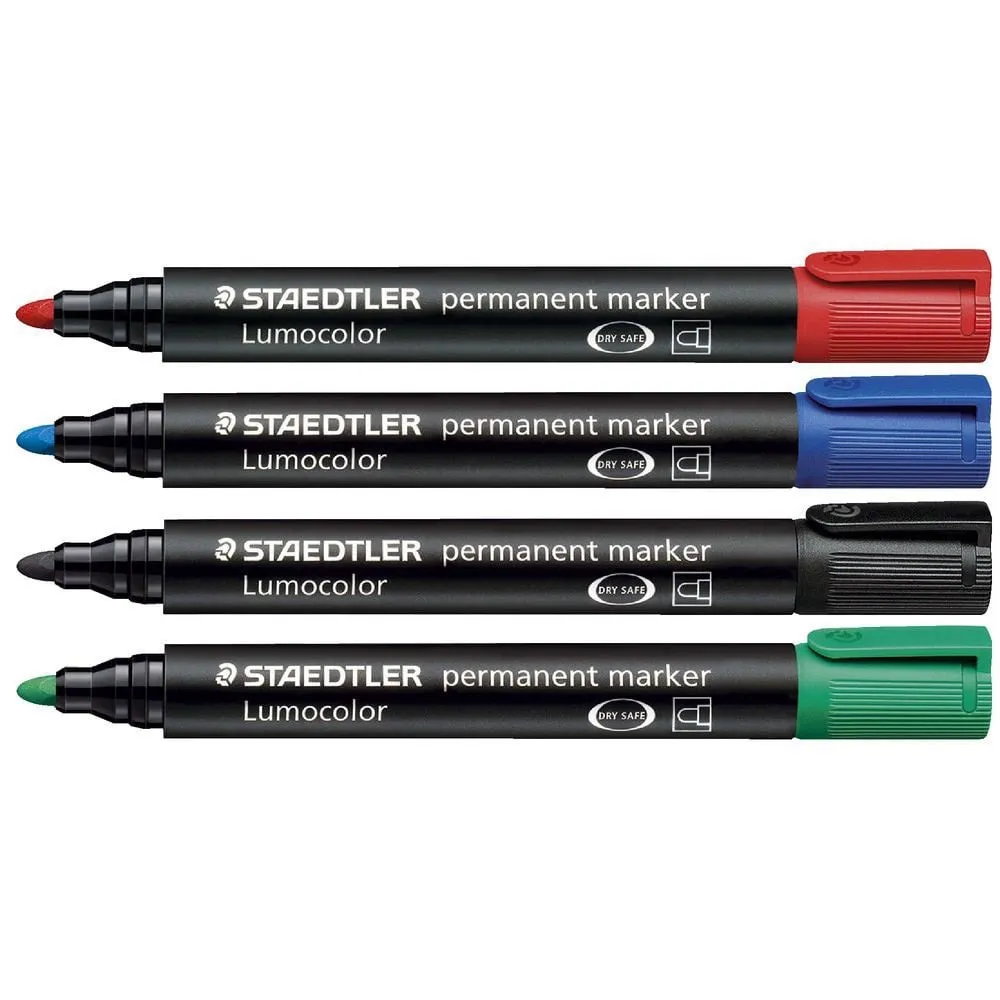 Bộ 4 bút dạ dầu staedtler Lumocolor với các màu mực đỏ, xanh dương, đen và xanh lá cây.