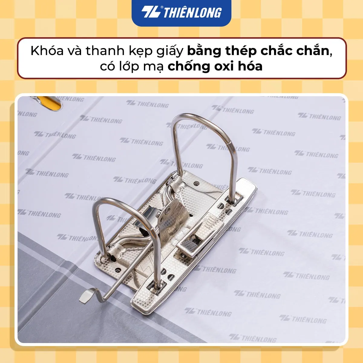 Cận cảnh khóa và thanh kẹp bằng thép mạ chống gỉ của file còng bật Flexoffice bền bỉ.