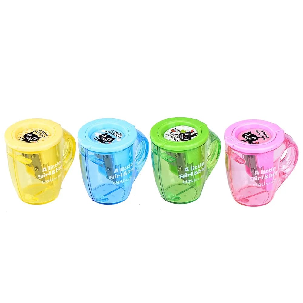 Gọt chì Deli 0551 hình cốc có bốn màu sắc tươi sáng gồm vàng, xanh dương, xanh lá và hồng với họa tiết hoạt hình.