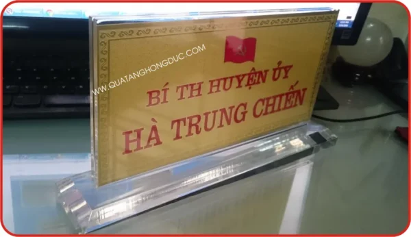 Bảng chức danh 10x24 mika đế dày 2cm(hàng đặt)_1 Ảnh Bảng chức danh 10x24 mika đế dày 2cm(hàng đặt)_1